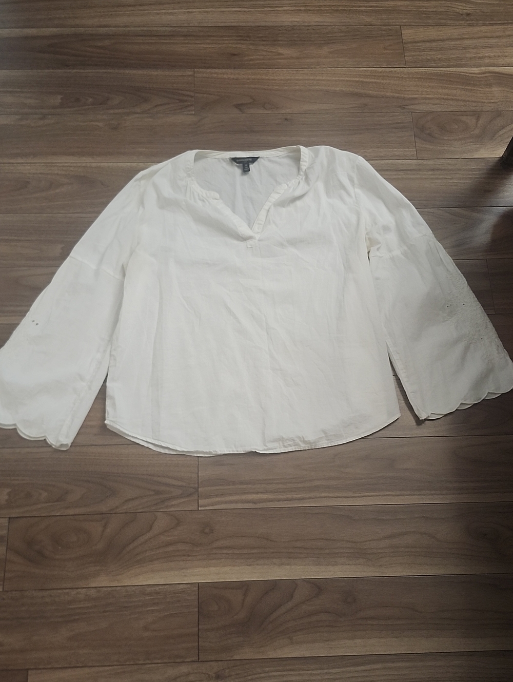 4/$20 🔥 White Blouse, V-Neck Peasant Stylrt, Wide Sleeves Embroidered